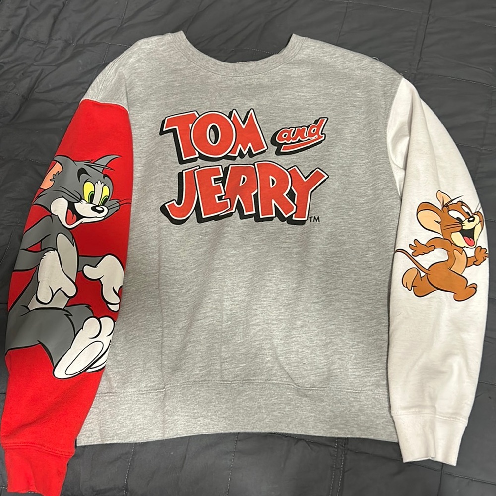 L tom and jerry’s sweatshirt